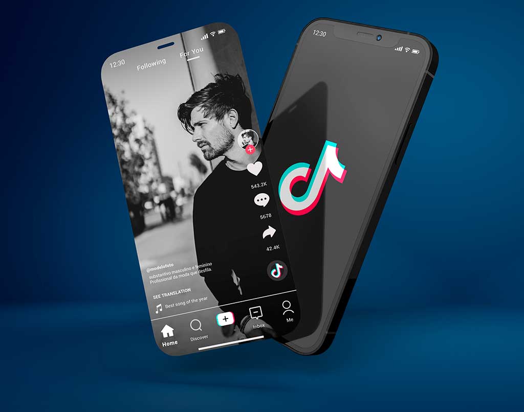 Como funciona o Tik Tok : Imagem de um celular frente e verso com a tela do tik tok a mostra