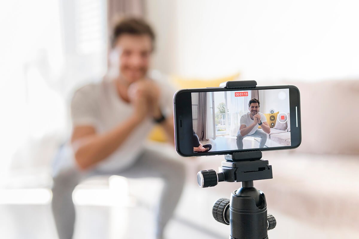 Com altos n&iacute;veis de engajamento e uma abordagem aut&ecirc;ntica, esses perfis menores podem ser a chave para o sucesso das suas campanhas de marketing de influ&ecirc;ncia. Foto: @Freepik