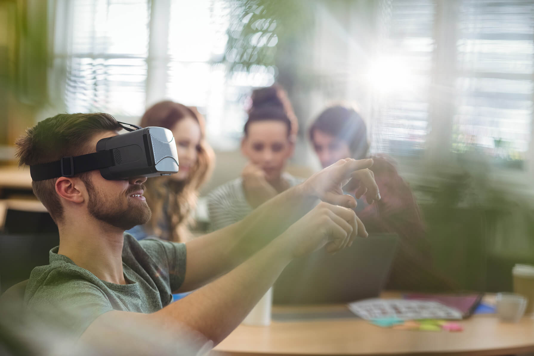 Capa blog funcionário utilizando realidade virtual no trabalho
