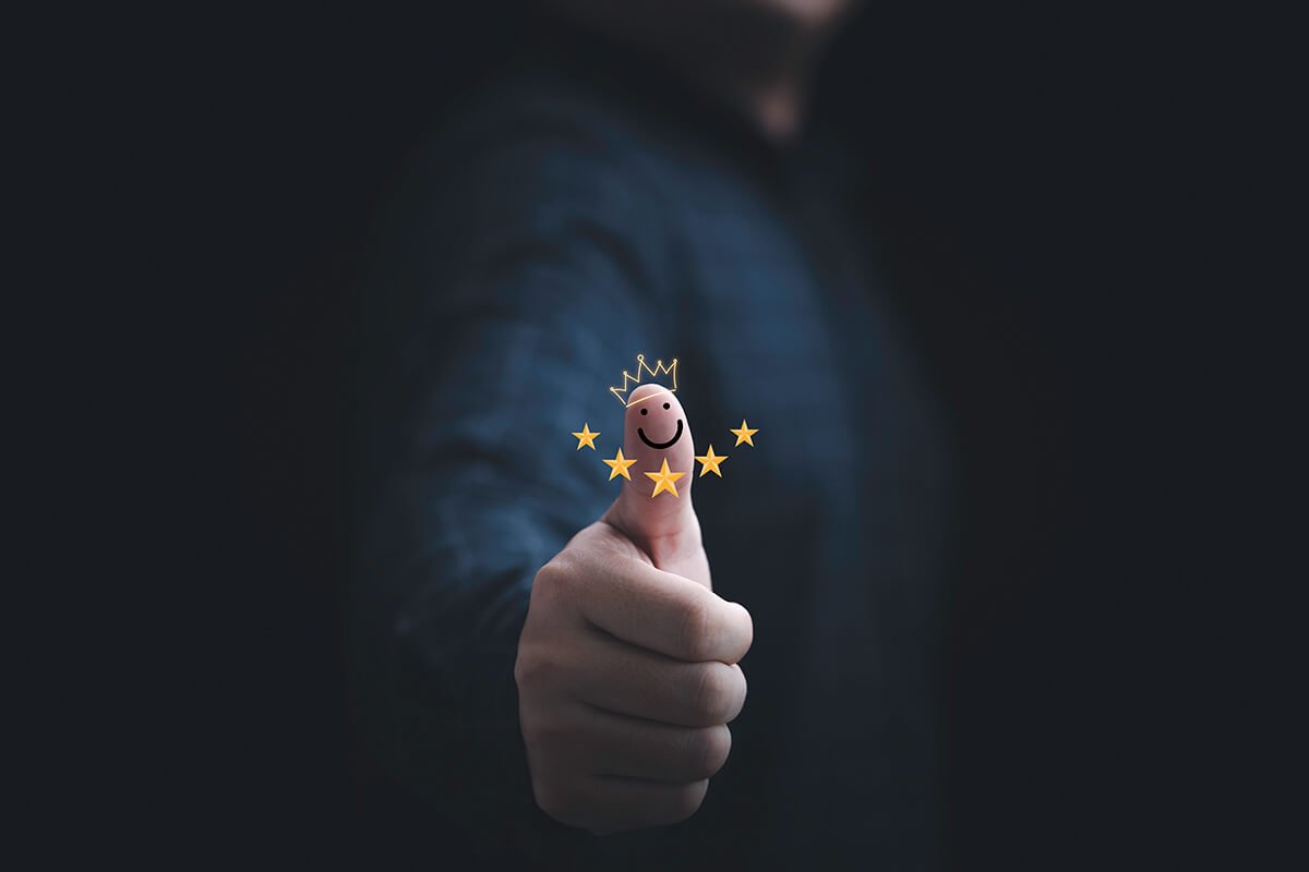 Mensagens personalizadas, gr&aacute;ficos de progresso e conquistas desbloque&aacute;veis s&atilde;o formas eficazes de fortalecer o sentimento de realiza&ccedil;&atilde;o. Fonte: @Freepik